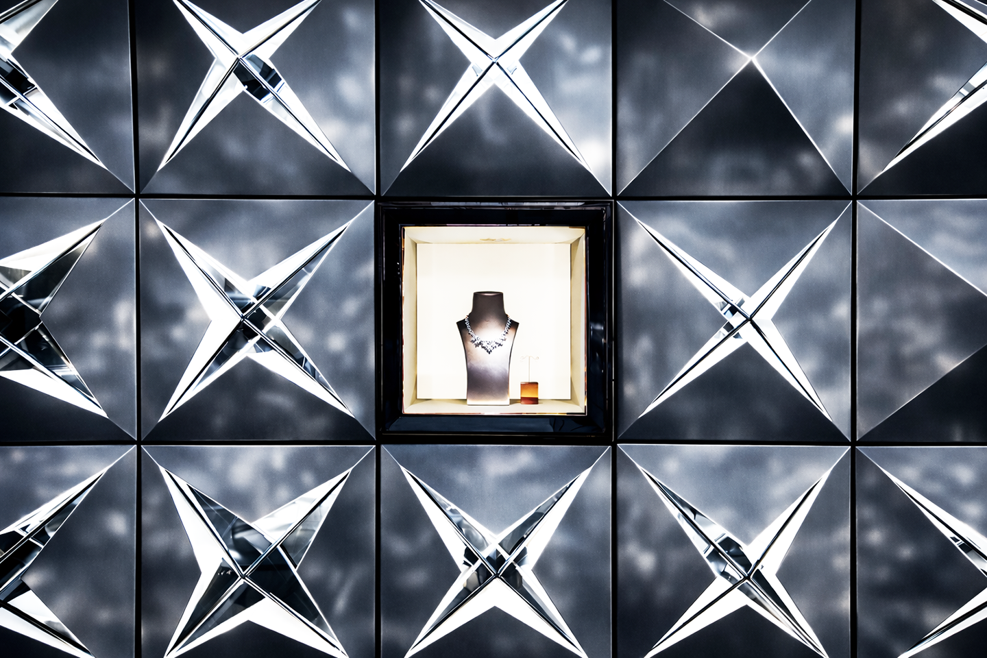 WOLFERS, JEWELLERY STORE - Gallery Image
