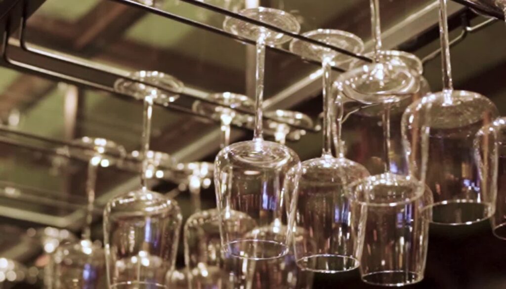 What Guests Decide in the First 60 Seconds: Restaurant First Impression Design